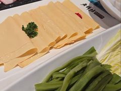 -老牌坊云南鱼豆花火锅(哈西万达店)