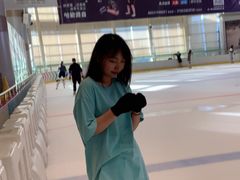 -成都冰纷万象滑冰场