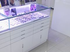 -提一眼镜·蔡司·依视路(小寨店)