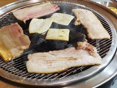 -围炉肉舍•炭烤活鳗•丹东海鲜烤肉(步行街店)