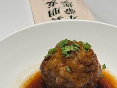 鸭蛋黄狮子头-梅飞酒家(桑园路店)