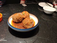 鸭蛋黄狮子头-梅飞酒家(名辉豪庭店)