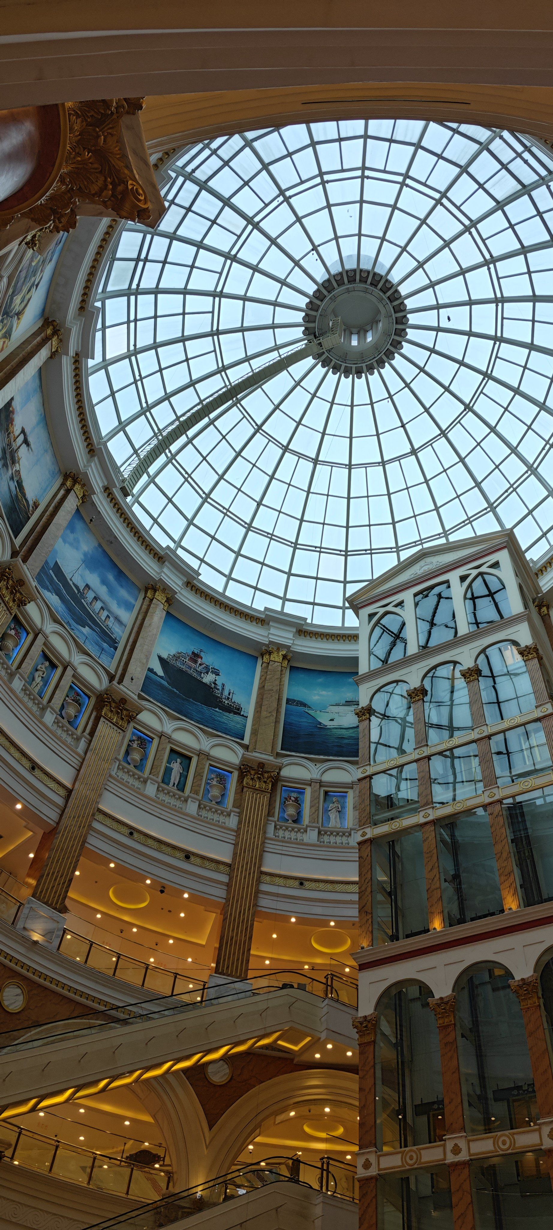 金碧辉煌的环球港