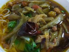 酸菜肉丝米线-越洋肖氏老米线(杨家坪店)