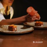 搭配煎蛋造型的迷迭香和芒果酱 萌！