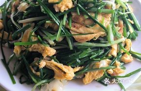 Wild Onion and Egg Stir-fry