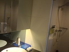 -桔子酒店(上海西藏北路地铁站店)