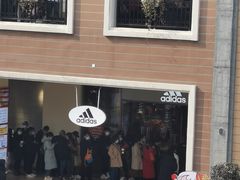 -王府井奥莱临潼小镇(临潼店)