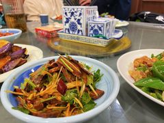 牛肉拍黄瓜-东北农家小院(定西路店)