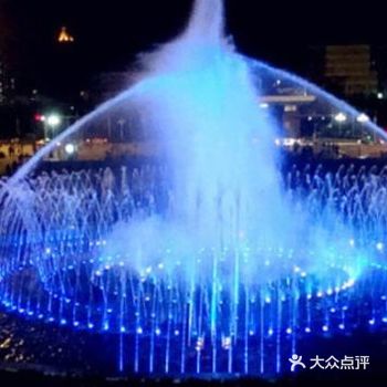 大连~东港喷泉  地点:东港音乐喷泉  门票:免 