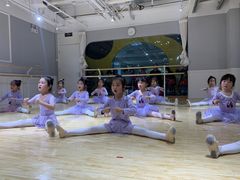 -炫艺舞蹈培训中心(枫尚奥特莱斯店)