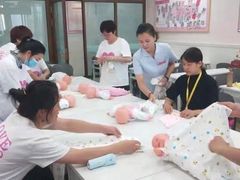 -爱月宝月嫂·育儿嫂