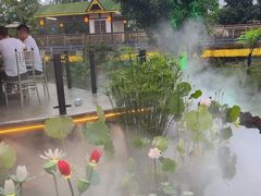 -茅草房·河畔园林火锅