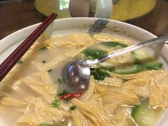 猪肚腐竹丝瓜煲-优之名鹅城