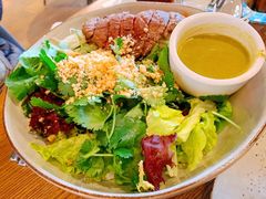 泰式煎牛肉泰碗配绿咖喱酱-wagas(暖山店)