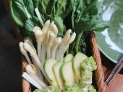 -花菇朵·云山雀 ll 野生菌锅·野果酸汤·精品滇菜(万柳店)