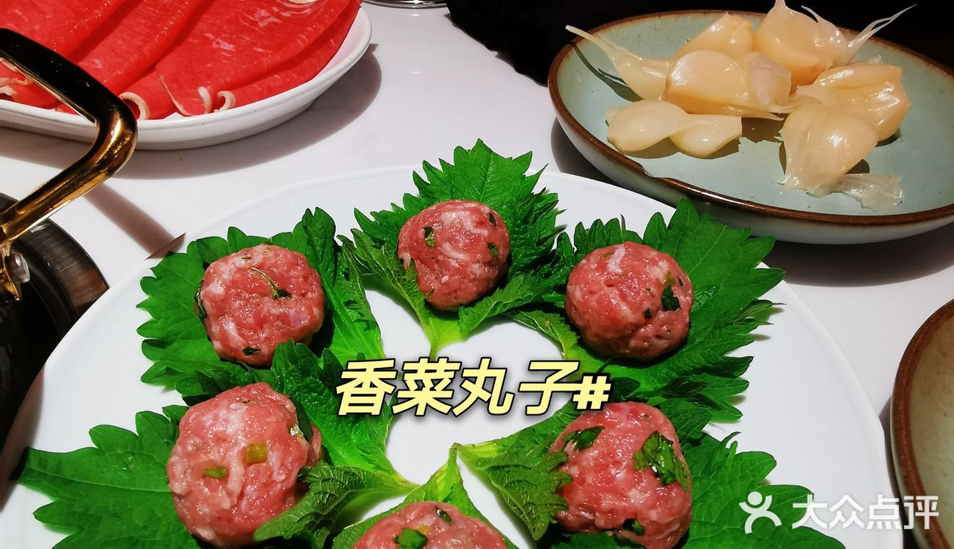 w酒店下沉广场有一家风格高级的火锅店 很适合跟闺蜜