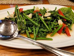 -Chom Cafe and Restaurant