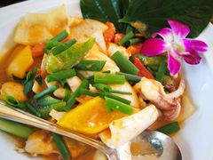 -Chom Cafe and Restaurant