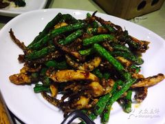 干锅茶树菇排骨-圣河湾虾饺美食(站前店)