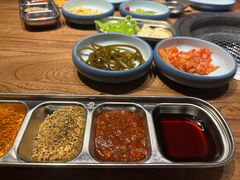 -明洞阿姨·韩式酱蟹烤肉·创意料理(三元桥店)