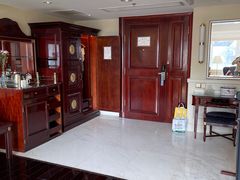 -深圳富苑皇冠假日套房酒店