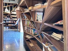 -钟书阁(松江泰晤士小镇店)