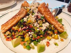 三文鱼牛油果色拉-Wolfgang’s Steakhouse 沃夫冈牛排馆(上海白玉兰广场店)