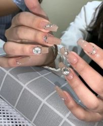 -赢韵美甲美睫瑞士净斑中心