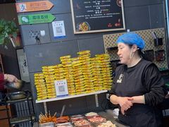 -愉肴麻辣香锅(中山路店)