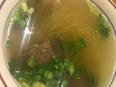 牛肉粉丝汤-鑫震源·苏式大虾生煎(山塘街店)