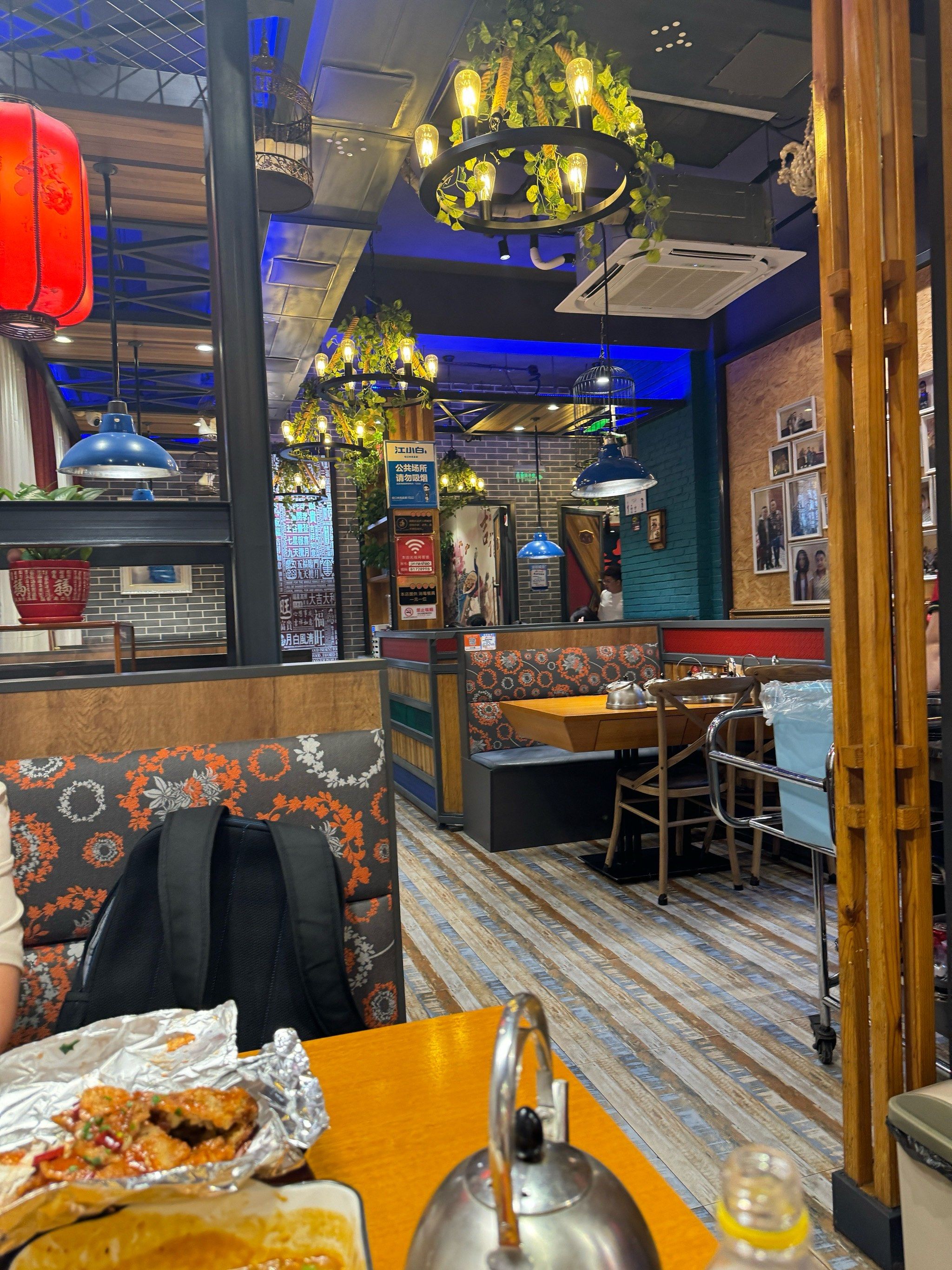 金拿勺 第一次来这家店吃,人还挺多的