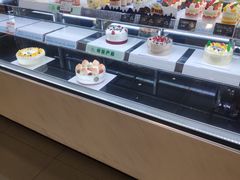 面包甜点陈列柜-皇家美孚·蛋糕外送(东部佳世客店)