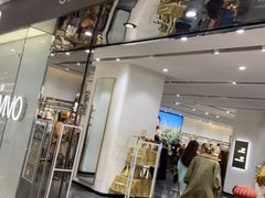 -URBAN REVIVO(济南世茂广场店)