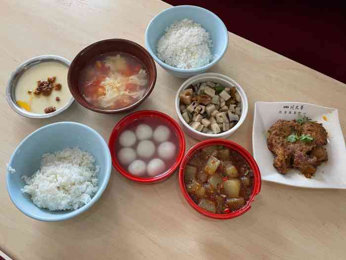 西园二餐厅-"本来觉得四川大学江安校区西园二餐厅泛着绿.