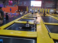 -极限Jump蹦床·新潮玩运动世界·室内乐园·团建·派对中心