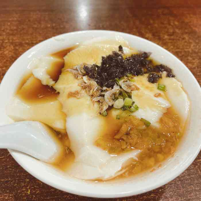 陆氏馄饨(烟雨长廊店)-"西塘好多陆氏馄饨,看见了一家就随便走了进.