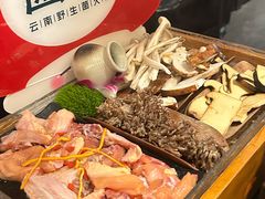 -花菇朵·云山雀 ll 野生菌锅·野果酸汤·精品滇菜(万柳店)