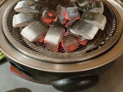 -围炉肉舍•炭烤活鳗•丹东海鲜烤肉(步行街店)