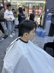 -藤野造型专业烫染接发