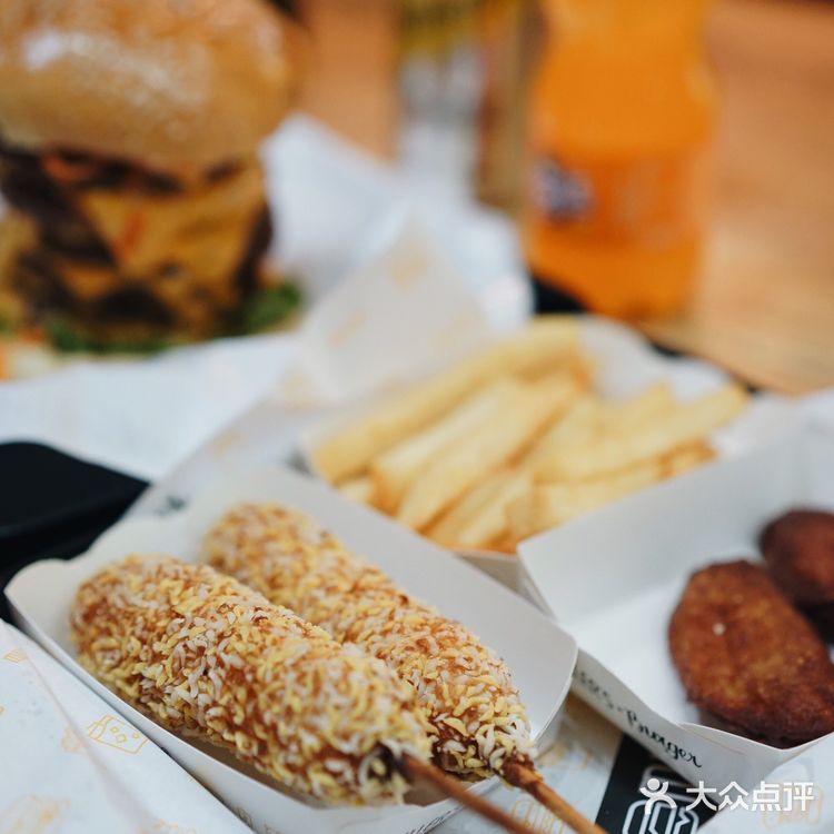 新店首发｜潮复古美式街头汉堡！足足6层肉饼！