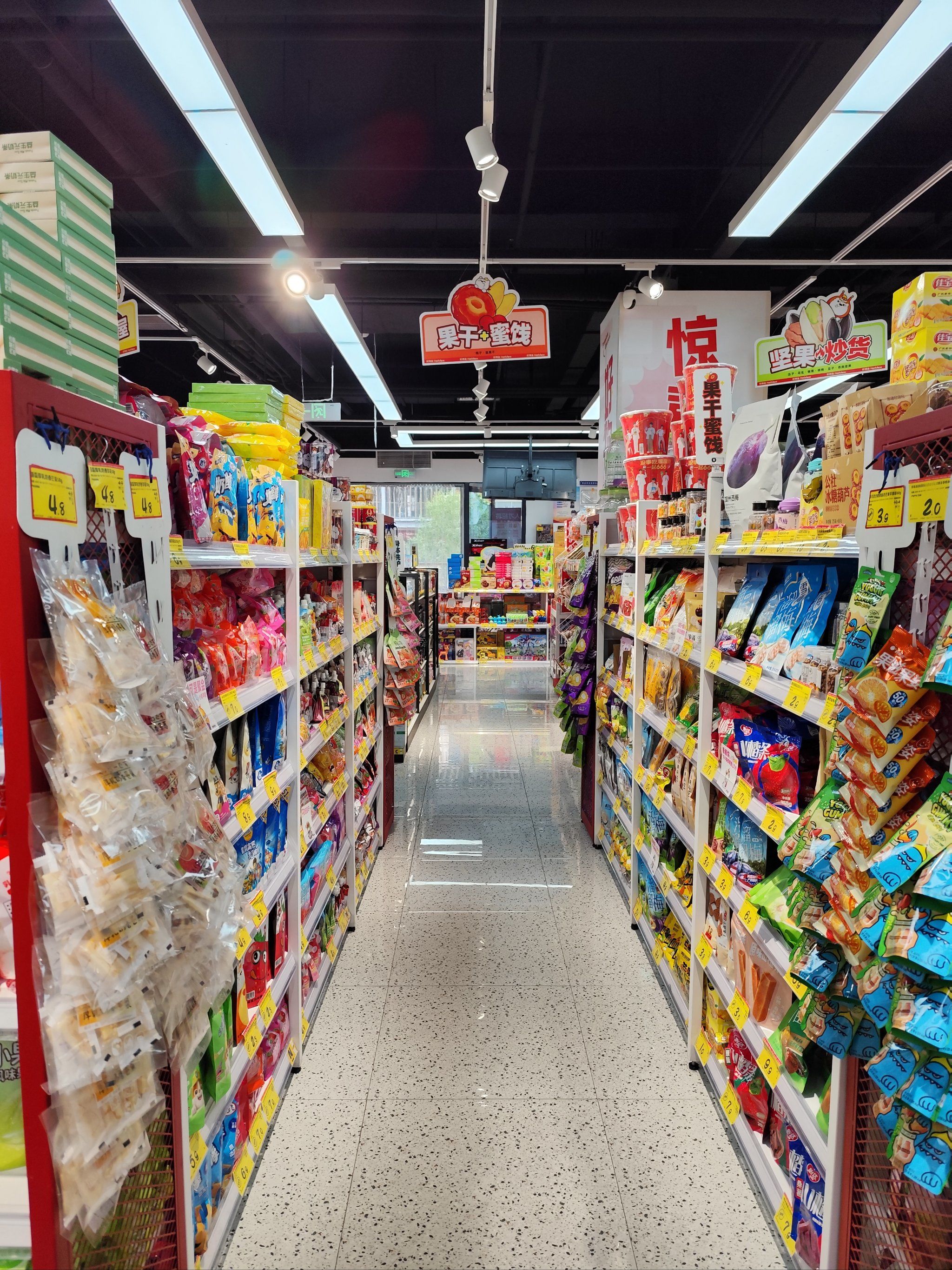 喜欢逛的好特卖,这家面积更大