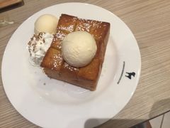 -莓园冰淇淋店