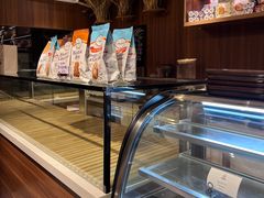面包甜点陈列柜-胡记锅贴·沪上游子老鸭粉丝汤(太原路店)