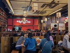 大堂-先启半步颠小酒馆(白麓里店)