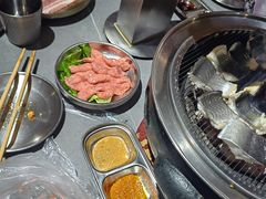 -围炉肉舍•炭烤活鳗•丹东海鲜烤肉(步行街店)