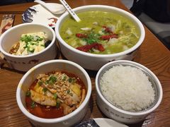 -渝是乎酸菜鱼·川渝小炒(新世界百货望京店)