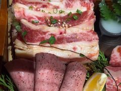 -山川小町·极番烧肉(新地假日广场店)