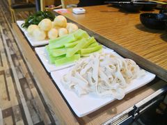 -陆记牛庄·碳锅龙虾烧烤(爱上花园店)