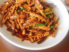 筒筒笋烧牛肉-天回镇何氏豆腐(总店)